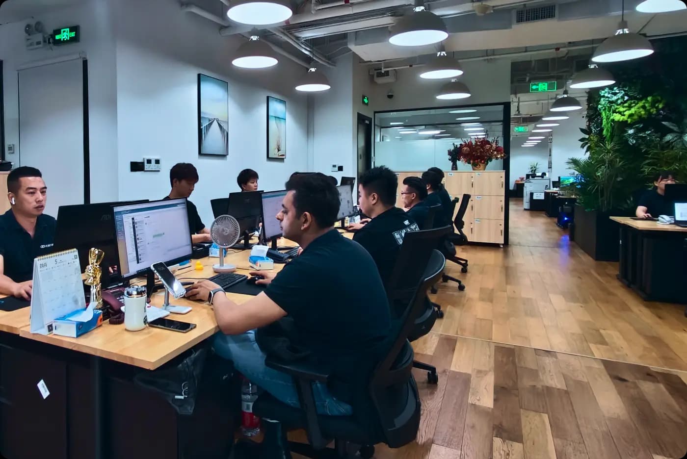 AIChipLink team working together in modern office environment